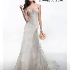 Size 8 Maggie sottero wedding dress. NWOT